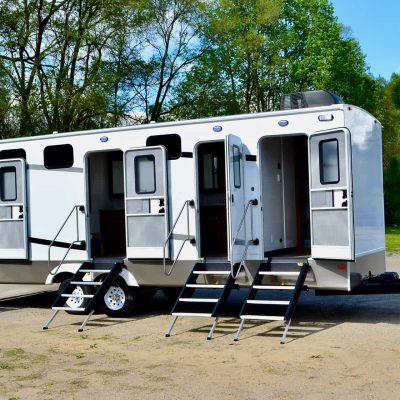 Restroom-Trailer-Curbside-View-w-steps-extended